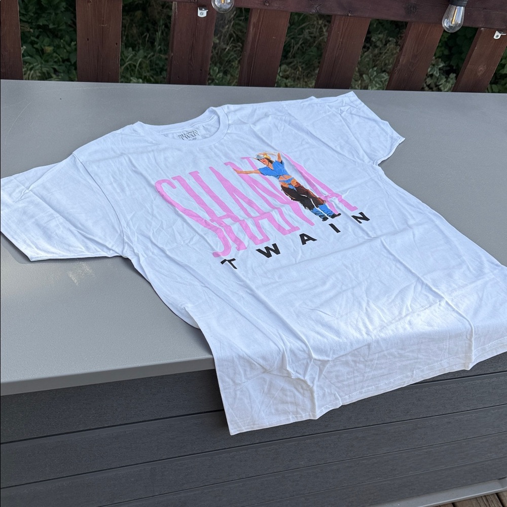 Shania Twain XL White Graphic T-Shirt with Pink and Black Design Brand New